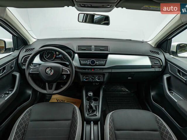 Белый Шкода Фабия, объемом двигателя 1 л и пробегом 82 тыс. км за 8434 $, фото 9 на Automoto.ua