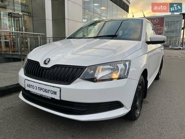Білий Шкода Фабія, об'ємом двигуна 1 л та пробігом 170 тис. км за 6586 $, фото 1 на Automoto.ua