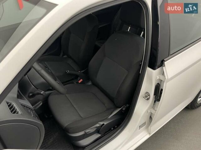 Білий Шкода Фабія, об'ємом двигуна 1 л та пробігом 61 тис. км за 9364 $, фото 8 на Automoto.ua