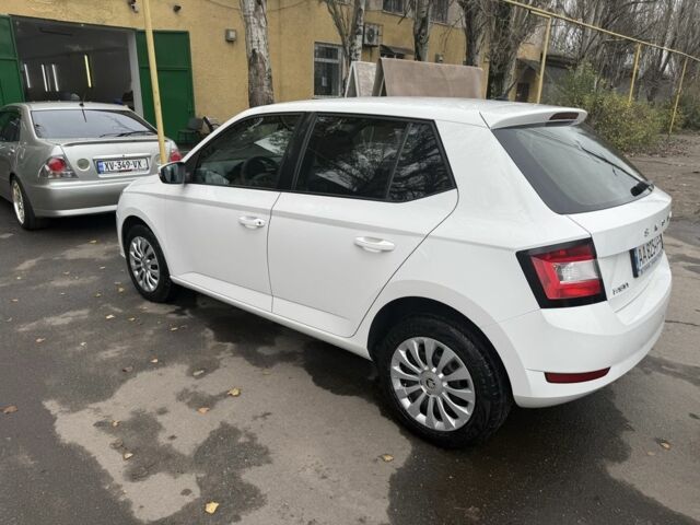 Белый Шкода Фабия, объемом двигателя 1 л и пробегом 144 тыс. км за 8000 $, фото 4 на Automoto.ua