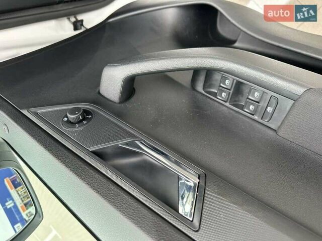 Шкода Фабия 2019 в Сумах на Automoto.ua Белый Шкода Фабия, объемом двигателя 1 л и пробегом 100 тыс. км за 8000 $, фото 9 на Automoto.ua