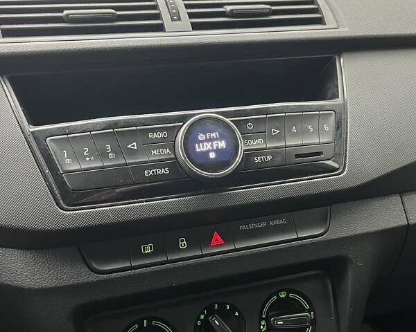 Білий Шкода Фабія, об'ємом двигуна 1 л та пробігом 165 тис. км за 8273 $, фото 20 на Automoto.ua