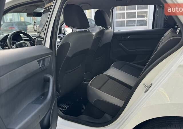 Белый Шкода Фабия, объемом двигателя 1 л и пробегом 146 тыс. км за 8880 $, фото 29 на Automoto.ua