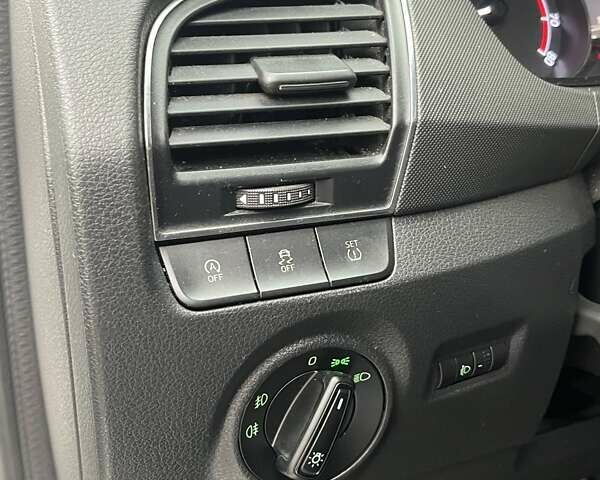 Білий Шкода Фабія, об'ємом двигуна 1 л та пробігом 165 тис. км за 8273 $, фото 14 на Automoto.ua