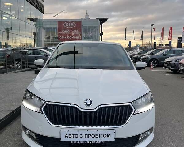 Белый Шкода Фабия, объемом двигателя 1 л и пробегом 143 тыс. км за 7460 $, фото 2 на Automoto.ua