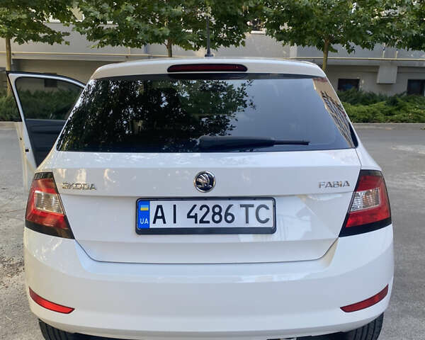 Белый Шкода Фабия, объемом двигателя 1 л и пробегом 92 тыс. км за 9100 $, фото 5 на Automoto.ua
