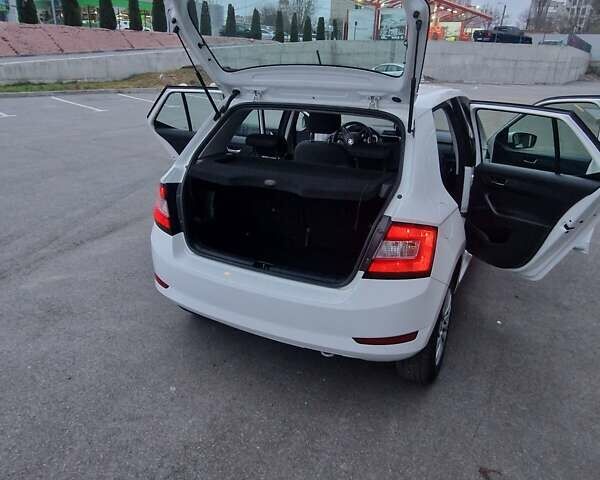 Білий Шкода Фабія, об'ємом двигуна 1 л та пробігом 106 тис. км за 8400 $, фото 55 на Automoto.ua