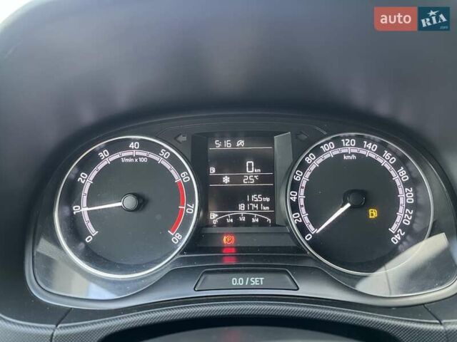 Белый Шкода Фабия, объемом двигателя 1 л и пробегом 181 тыс. км за 7110 $, фото 18 на Automoto.ua