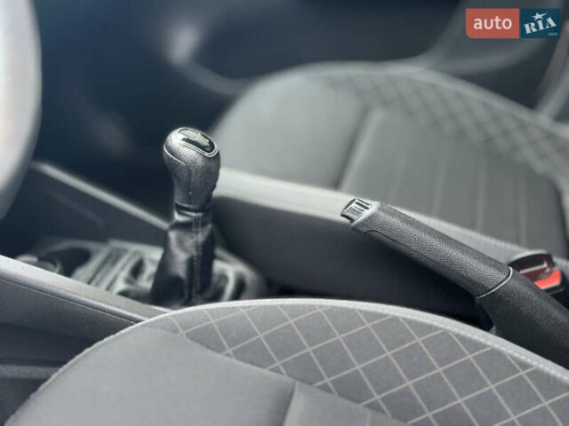 Белый Шкода Фабия, объемом двигателя 1 л и пробегом 131 тыс. км за 8499 $, фото 35 на Automoto.ua