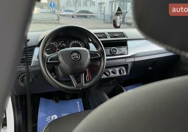 Белый Шкода Фабия, объемом двигателя 1 л и пробегом 146 тыс. км за 8880 $, фото 28 на Automoto.ua