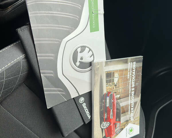 Белый Шкода Фабия, объемом двигателя 1 л и пробегом 131 тыс. км за 8499 $, фото 45 на Automoto.ua