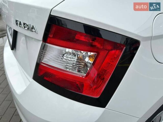 Белый Шкода Фабия, объемом двигателя 1 л и пробегом 104 тыс. км за 8600 $, фото 25 на Automoto.ua