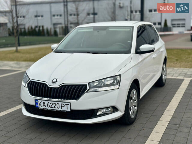 Белый Шкода Фабия, объемом двигателя 1 л и пробегом 131 тыс. км за 8499 $, фото 1 на Automoto.ua