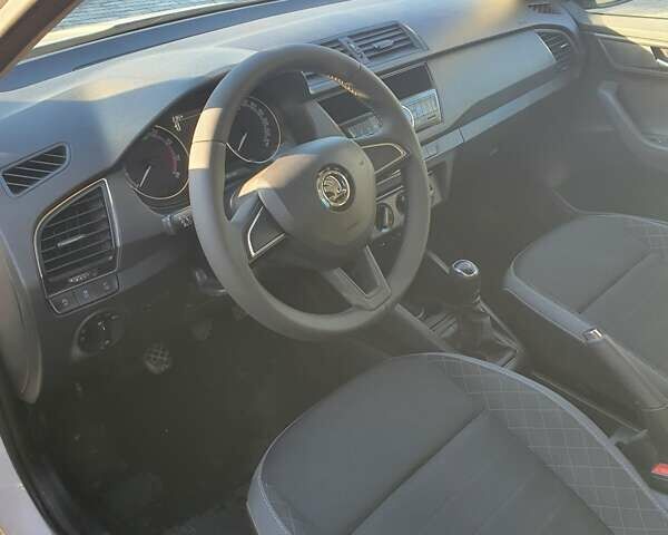 Білий Шкода Фабія, об'ємом двигуна 1 л та пробігом 105 тис. км за 8500 $, фото 9 на Automoto.ua