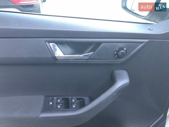 Белый Шкода Фабия, объемом двигателя 1 л и пробегом 98 тыс. км за 8700 $, фото 9 на Automoto.ua