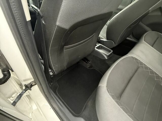 Белый Шкода Фабия, объемом двигателя 1 л и пробегом 144 тыс. км за 8000 $, фото 6 на Automoto.ua