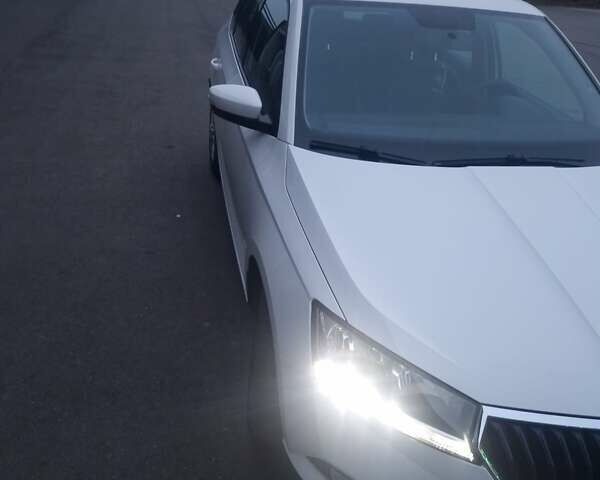 Білий Шкода Фабія, об'ємом двигуна 1 л та пробігом 106 тис. км за 8400 $, фото 44 на Automoto.ua