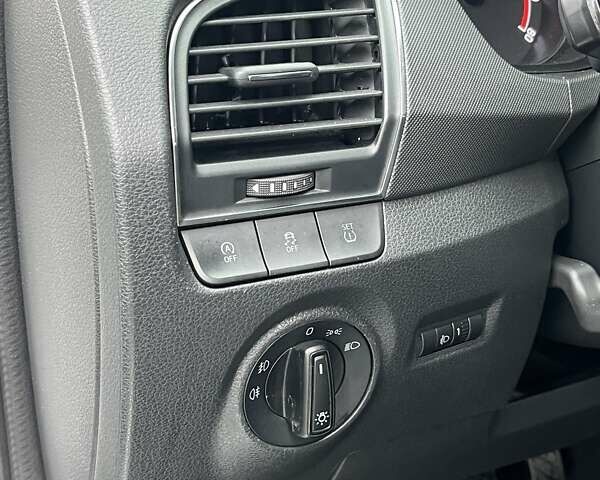 Белый Шкода Фабия, объемом двигателя 1 л и пробегом 174 тыс. км за 7224 $, фото 15 на Automoto.ua