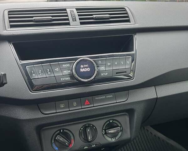 Белый Шкода Фабия, объемом двигателя 1 л и пробегом 174 тыс. км за 7224 $, фото 21 на Automoto.ua