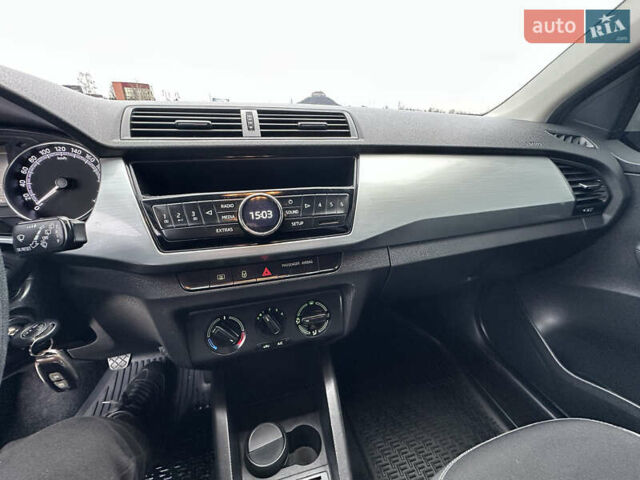 Белый Шкода Фабия, объемом двигателя 1 л и пробегом 131 тыс. км за 8499 $, фото 37 на Automoto.ua