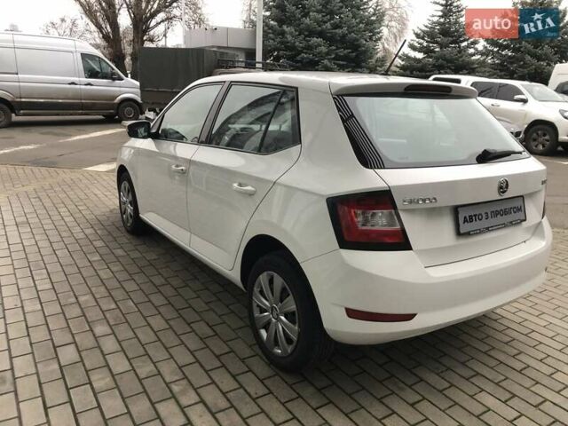 Белый Шкода Фабия, объемом двигателя 1 л и пробегом 106 тыс. км за 8000 $, фото 6 на Automoto.ua