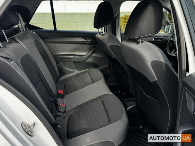 Білий Шкода Фабія, об'ємом двигуна 1 л та пробігом 124 тис. км за 8277 $, фото 11 на Automoto.ua