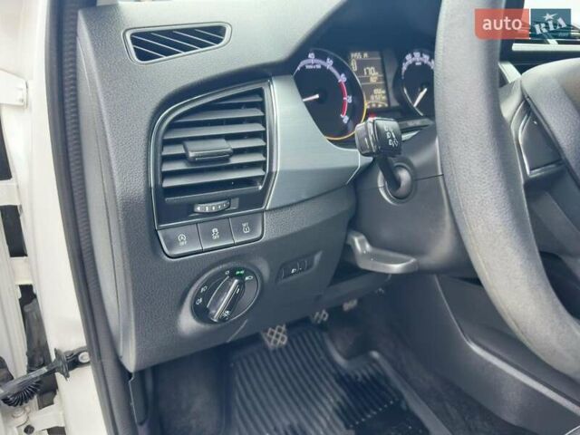 Білий Шкода Фабія, об'ємом двигуна 1 л та пробігом 176 тис. км за 8600 $, фото 16 на Automoto.ua