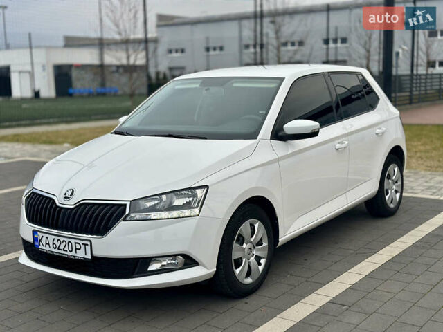 Белый Шкода Фабия, объемом двигателя 1 л и пробегом 131 тыс. км за 8499 $, фото 2 на Automoto.ua