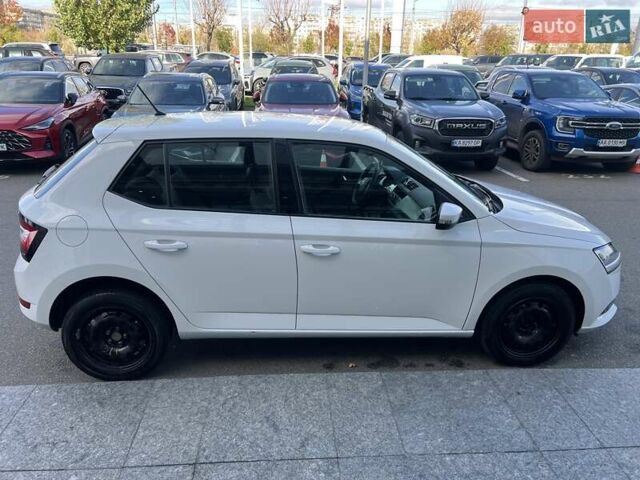 Белый Шкода Фабия, объемом двигателя 1 л и пробегом 115 тыс. км за 8021 $, фото 7 на Automoto.ua