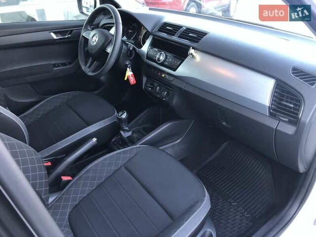 Белый Шкода Фабия, объемом двигателя 1 л и пробегом 98 тыс. км за 8700 $, фото 17 на Automoto.ua