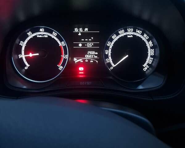 Білий Шкода Фабія, об'ємом двигуна 1 л та пробігом 106 тис. км за 8400 $, фото 26 на Automoto.ua