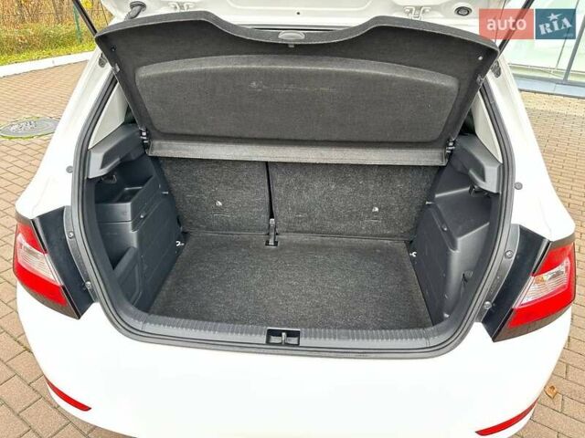 Белый Шкода Фабия, объемом двигателя 1 л и пробегом 104 тыс. км за 8600 $, фото 74 на Automoto.ua