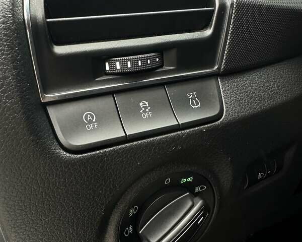 Белый Шкода Фабия, объемом двигателя 1 л и пробегом 120 тыс. км за 8300 $, фото 19 на Automoto.ua