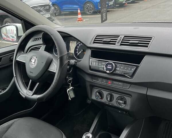 Белый Шкода Фабия, объемом двигателя 1 л и пробегом 174 тыс. км за 7224 $, фото 13 на Automoto.ua