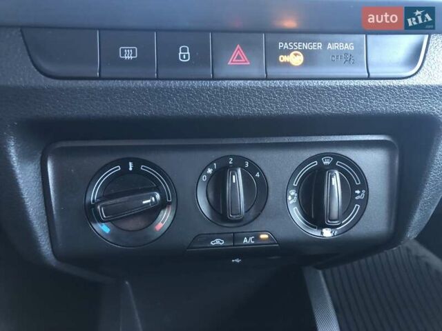 Белый Шкода Фабия, объемом двигателя 1 л и пробегом 98 тыс. км за 8700 $, фото 14 на Automoto.ua