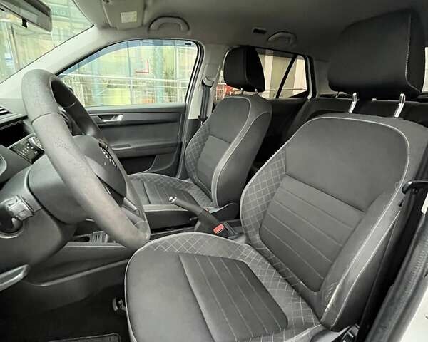 Білий Шкода Фабія, об'ємом двигуна 1 л та пробігом 165 тис. км за 8273 $, фото 16 на Automoto.ua