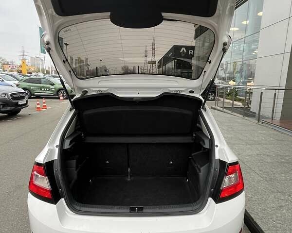 Білий Шкода Фабія, об'ємом двигуна 1 л та пробігом 165 тис. км за 8273 $, фото 10 на Automoto.ua