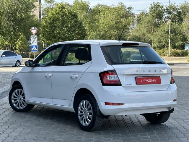 Белый Шкода Фабия, объемом двигателя 1 л и пробегом 63 тыс. км за 8600 $, фото 4 на Automoto.ua