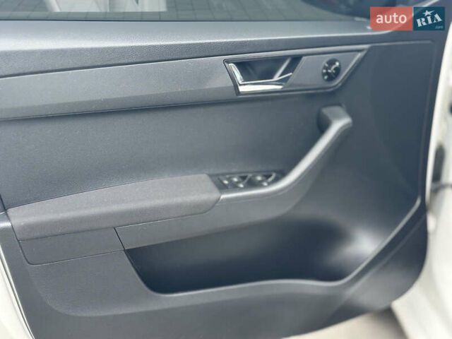 Белый Шкода Фабия, объемом двигателя 1 л и пробегом 131 тыс. км за 8499 $, фото 24 на Automoto.ua