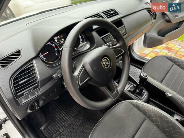 Білий Шкода Фабія, об'ємом двигуна 1 л та пробігом 95 тис. км за 8800 $, фото 12 на Automoto.ua