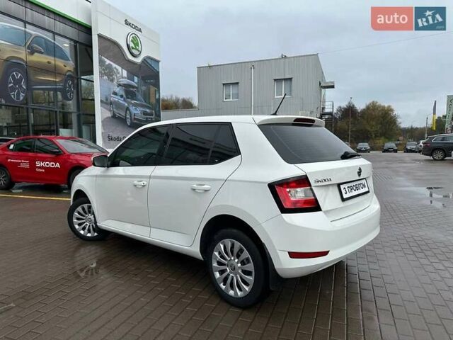 Белый Шкода Фабия, объемом двигателя 1 л и пробегом 104 тыс. км за 8600 $, фото 23 на Automoto.ua