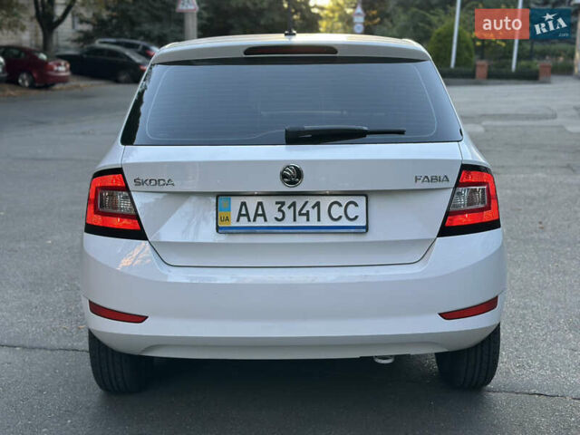 Белый Шкода Фабия, объемом двигателя 1 л и пробегом 84 тыс. км за 8400 $, фото 5 на Automoto.ua