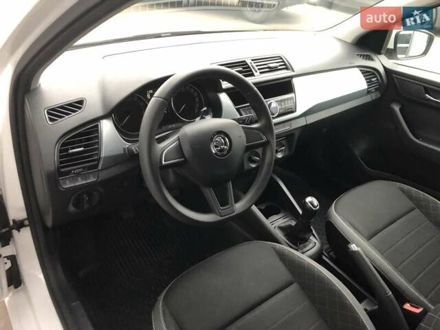 Белый Шкода Фабия, объемом двигателя 1 л и пробегом 106 тыс. км за 8000 $, фото 13 на Automoto.ua