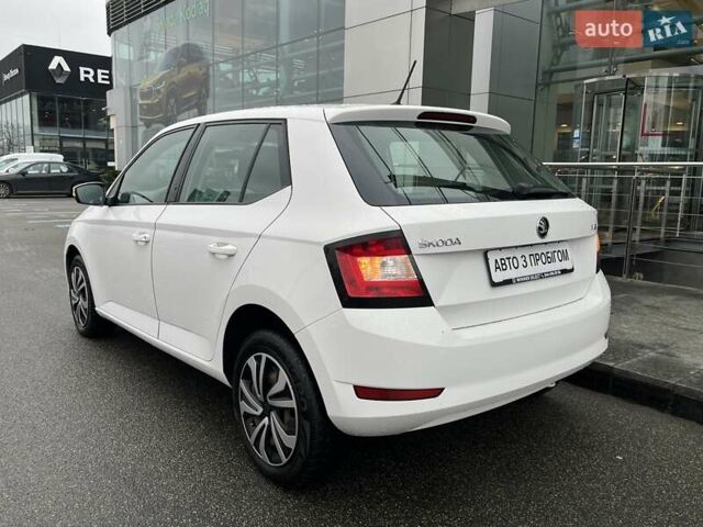 Белый Шкода Фабия, объемом двигателя 1 л и пробегом 174 тыс. км за 7224 $, фото 7 на Automoto.ua