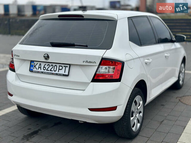 Белый Шкода Фабия, объемом двигателя 1 л и пробегом 131 тыс. км за 8499 $, фото 42 на Automoto.ua