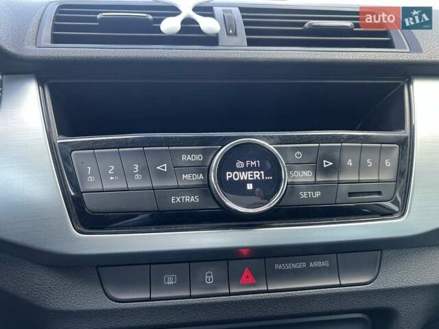 Белый Шкода Фабия, объемом двигателя 1 л и пробегом 115 тыс. км за 8021 $, фото 30 на Automoto.ua