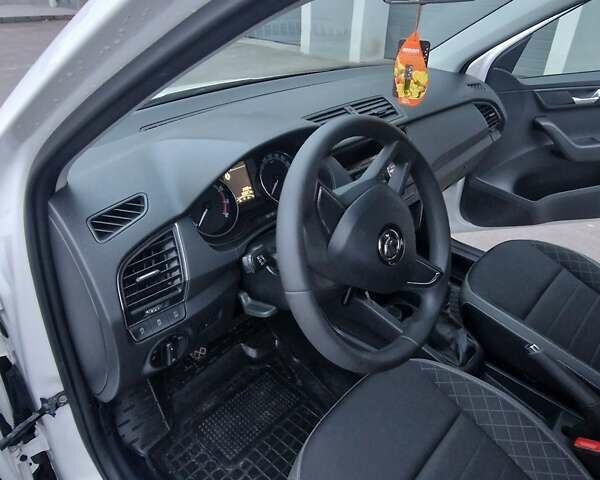 Білий Шкода Фабія, об'ємом двигуна 1 л та пробігом 106 тис. км за 8400 $, фото 20 на Automoto.ua