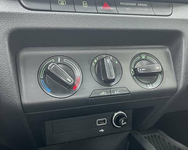 Белый Шкода Фабия, объемом двигателя 1 л и пробегом 174 тыс. км за 7224 $, фото 20 на Automoto.ua