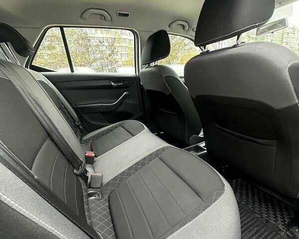 Белый Шкода Фабия, объемом двигателя 1 л и пробегом 120 тыс. км за 8300 $, фото 16 на Automoto.ua