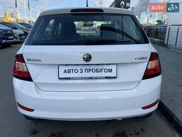Белый Шкода Фабия, объемом двигателя 1 л и пробегом 115 тыс. км за 8021 $, фото 5 на Automoto.ua